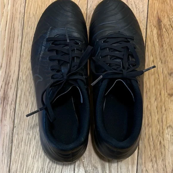 Nike Jr Tiempo Legend 10 Black Soccer Cleats - Picture 6 of 8